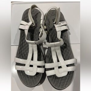 Clarks Collection Sonar Aster White T-Strap Sandals Size 11 Comfort Walking